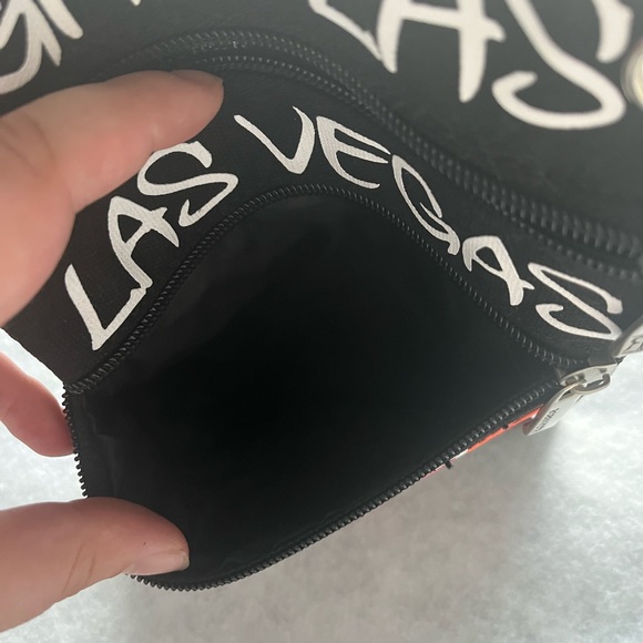 Robin Ruth Las Vegas designed crossbody bag - Picture 6 of 6